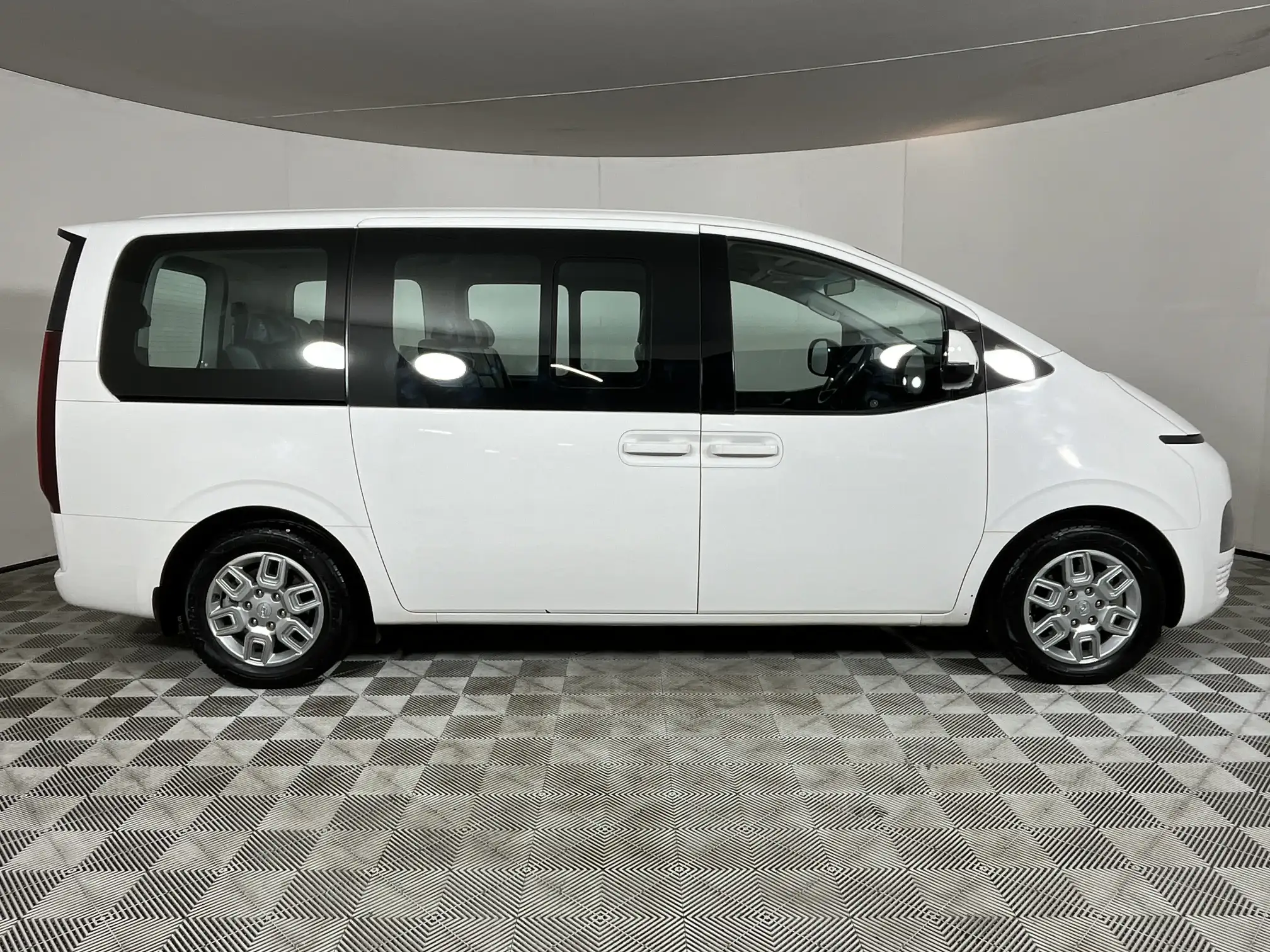 Hyundai 2022 Hyundai Staria 2.2d Executive Auto 2022 Hyundai Staria 2.2d Executive Auto 2022