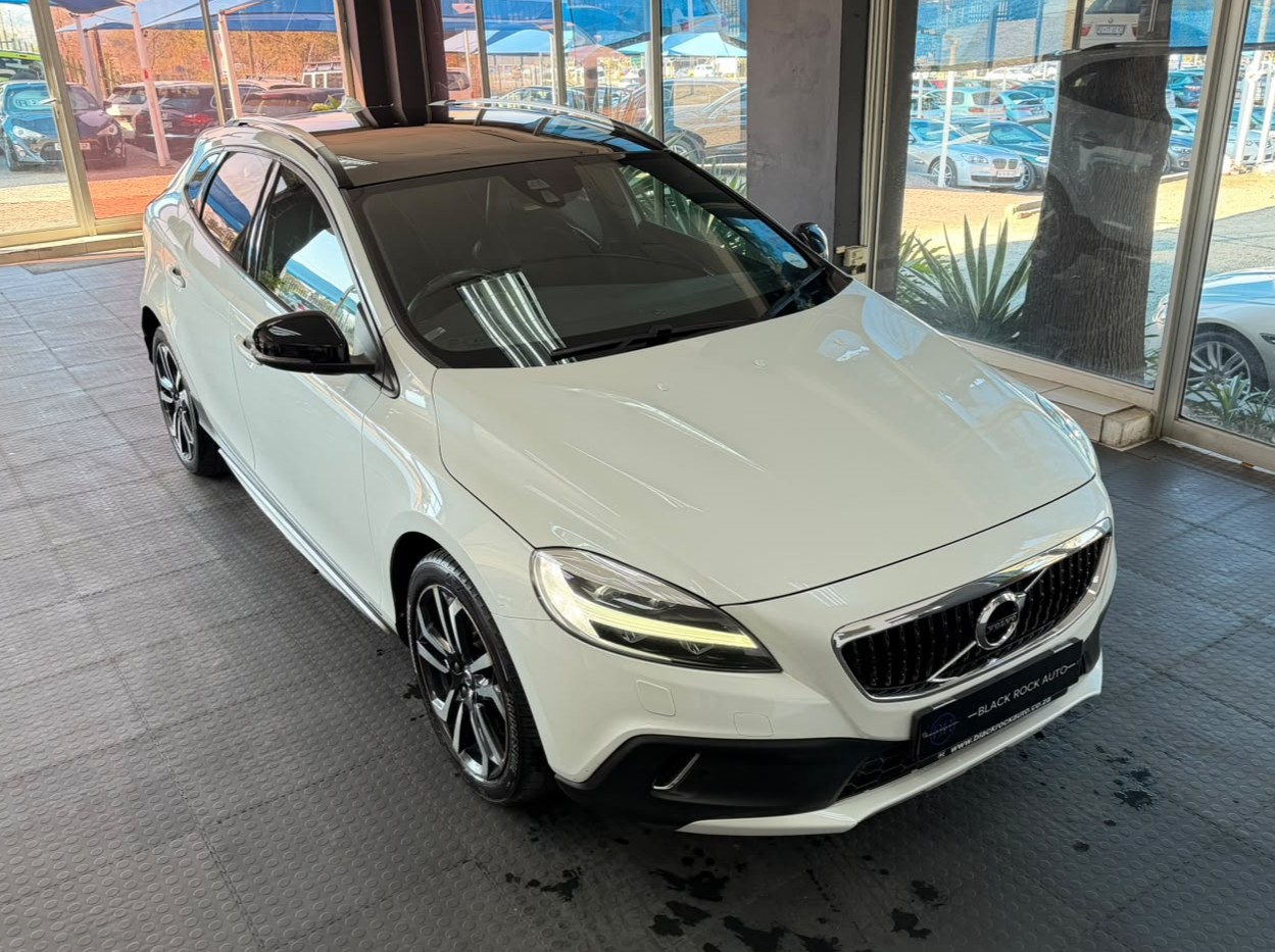 Volvo V40 CC D3 Momentum Auto 2017