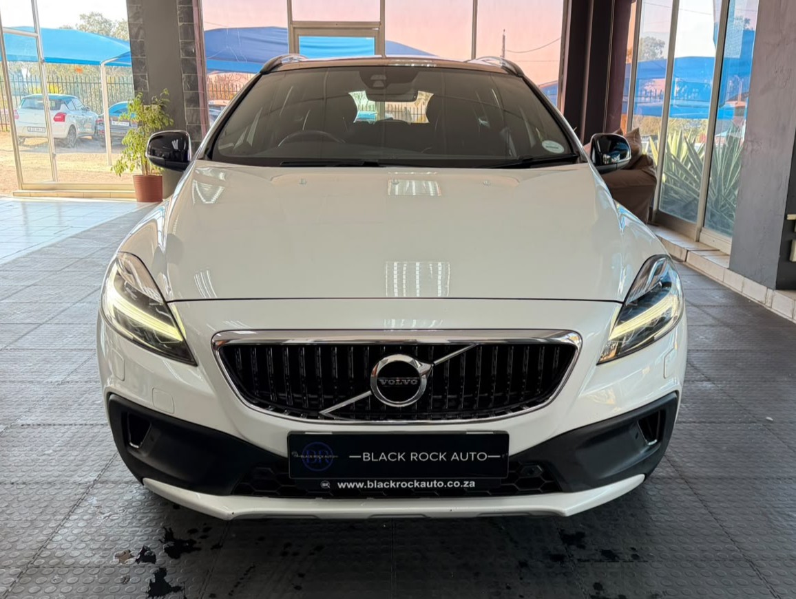 Volvo V40 CC D3 Momentum Auto 2017