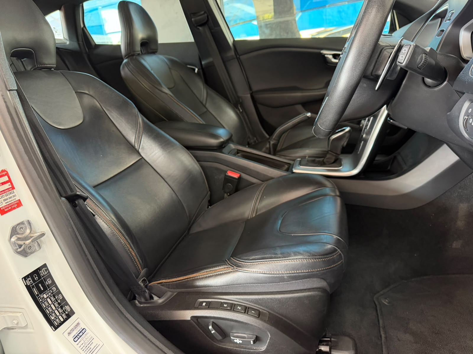 Volvo V40 CC D3 Momentum Auto 2017