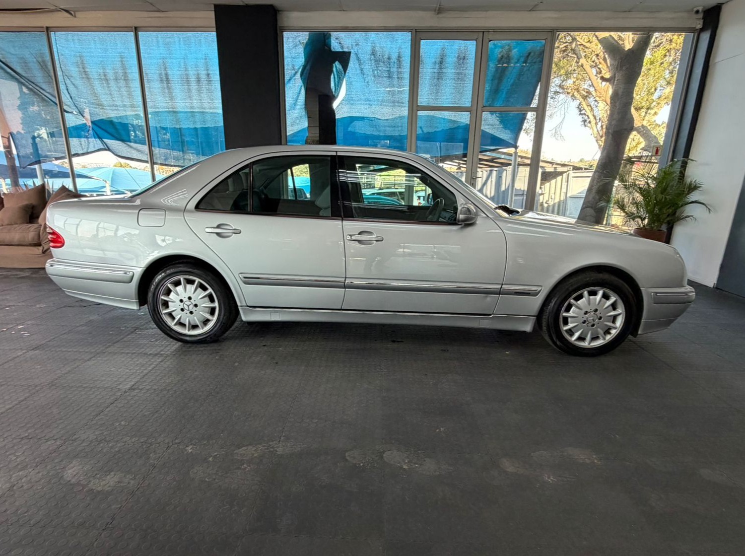 Mercedes-Benz E-Class E200 K Elegance Auto Listing Quality 49% Flyer Preview 2001
