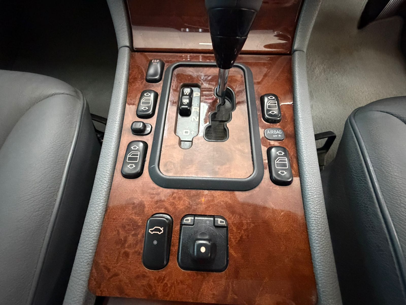 Mercedes-Benz E-Class E200 K Elegance Auto Listing Quality 49% Flyer Preview 2001