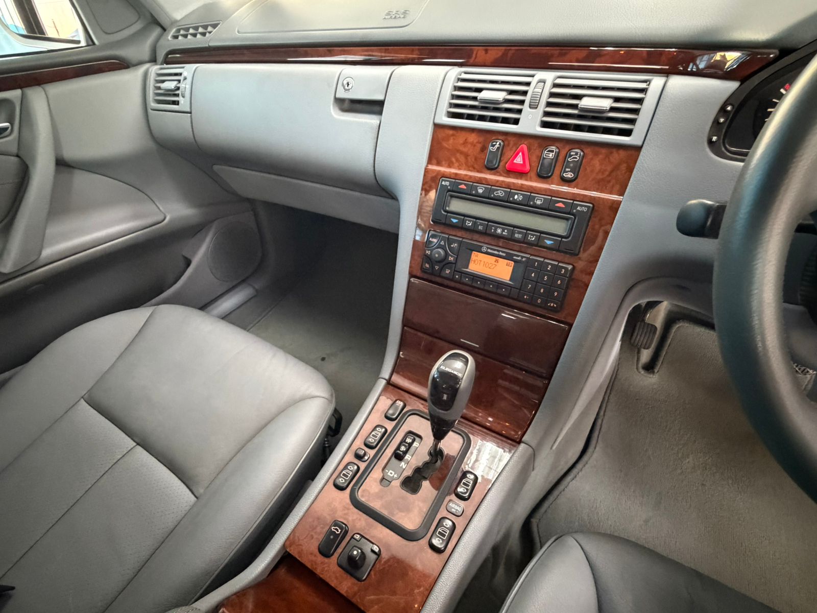 Mercedes-Benz E-Class E200 K Elegance Auto Listing Quality 49% Flyer Preview 2001