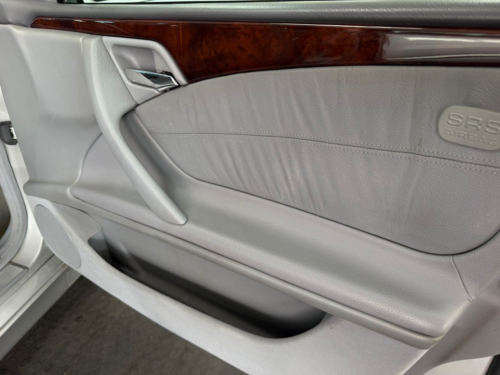 Mercedes-Benz E-Class E200 K Elegance Auto Listing Quality 49% Flyer Preview 2001