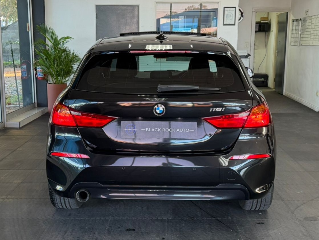 BMW 1 Series 118i Sport Line 2021